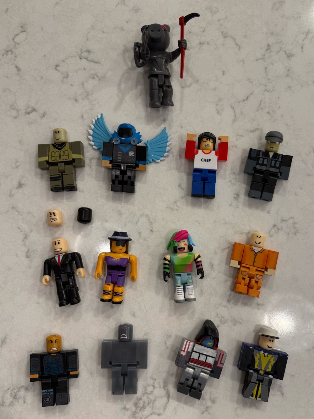 13, Roblox-Inspired Action Figure Set - Mixed Colors